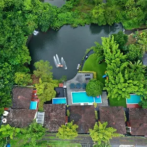 Resort Athirapally Trees ****